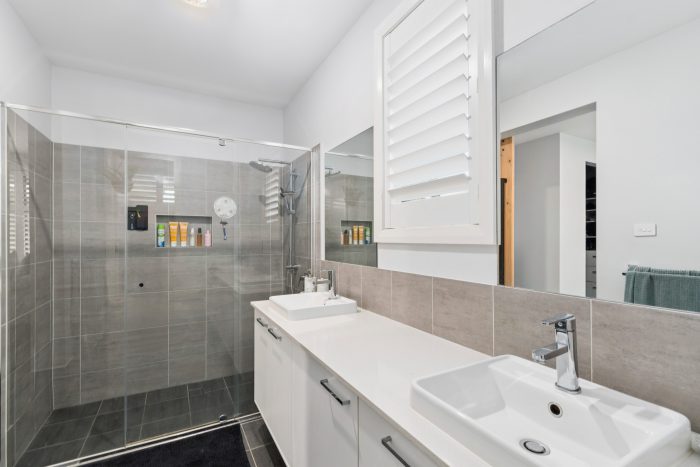 31 Brushgrove Cct, Calderwood NSW 2527, Australia