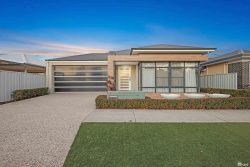 31 Calella Loop, Piara Waters WA 6112, Australia