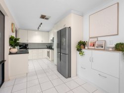 165 Campbell St, West Lamington WA 6430, Australia