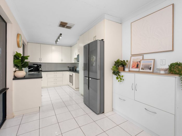 165 Campbell St, West Lamington WA 6430, Australia