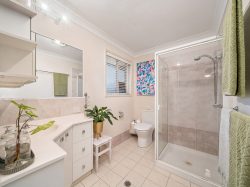 17 Castle Hill Dr, Murrumba Downs QLD 4503, Australia