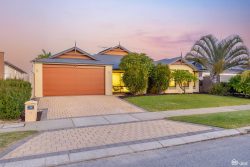 13 Chariot Turn, Harrisdale WA 6112, Australia