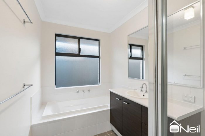 42 Colesbrook Dr, Byford WA 6122, Australia