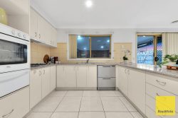 32 Damask Dr, Tarneit VIC 3029, Australia