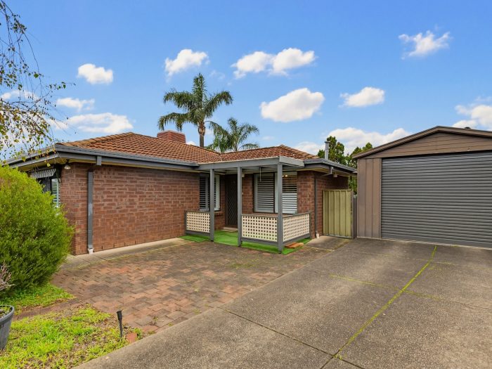 16 Derek Cres, Morphett Vale SA 5162, Australia