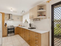 16 Derek Cres, Morphett Vale SA 5162, Australia