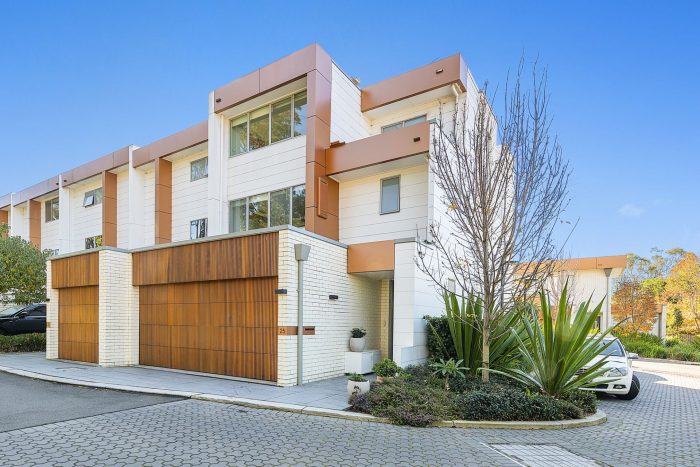 25 Fairway Cct, Strathfield NSW 2135, Australia
