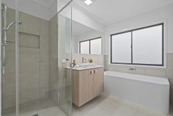16 Guroman Dr, Greenbank QLD 4124, Australia