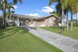 59 Broomdykes Dr, Beaconsfield QLD 4740, Australia