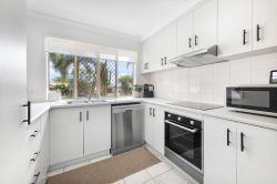 59 Broomdykes Dr, Beaconsfield QLD 4740, Australia