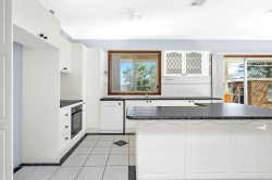 52 Halloran Dr, Jerrabomberra NSW 2619, Australia