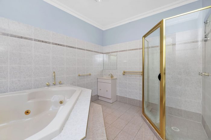 52 Halloran Dr, Jerrabomberra NSW 2619, Australia