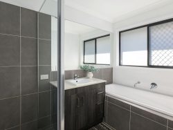 17 Henry St, Nirimba QLD 4551, Australia