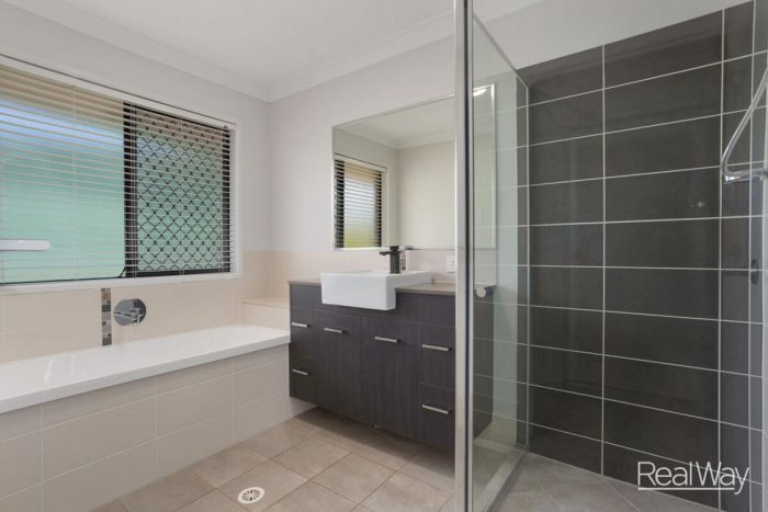 16 Kylah Ct, Yamanto QLD 4305, Australia