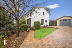 92 Eggleston Cres, Chifley ACT 2606, Australia