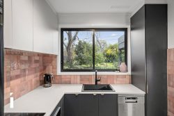 92 Eggleston Cres, Chifley ACT 2606, Australia