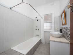 27 Jacaranda Ave, East Lismore NSW 2480, Australia