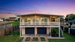 2 Jacaranda Dr, Torquay QLD 4655, Australia