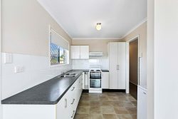 2 Jacaranda Dr, Torquay QLD 4655, Australia