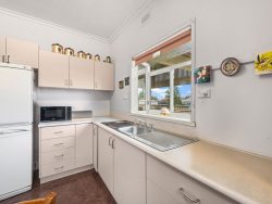 7 Kokoda Ave, Hamilton VIC 3300, Australia