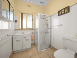 7 Kokoda Ave, Hamilton VIC 3300, Australia