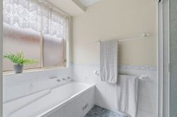 11 Lace Ave, Umina Beach NSW 2257, Australia