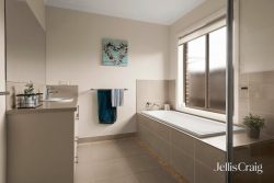 13 Luscombe Dr, Diamond Creek VIC 3089, Australia