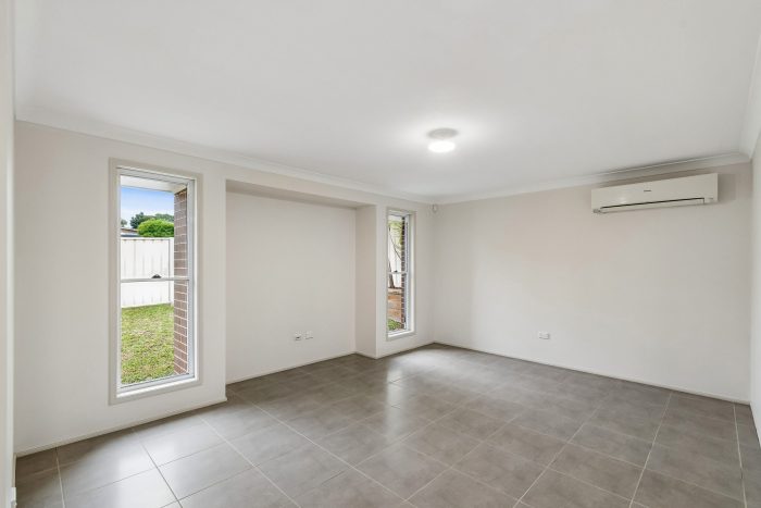 2 Norman Clark Cres, Horsley NSW 2530, Australia