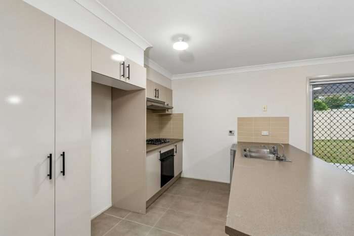 2 Norman Clark Cres, Horsley NSW 2530, Australia