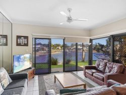 Unit 1/27 Pangarinda Pl, Mooloolaba QLD 4557, Australia