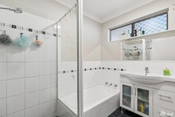 12 Patfield Pl, Kelmscott WA 6111, Australia