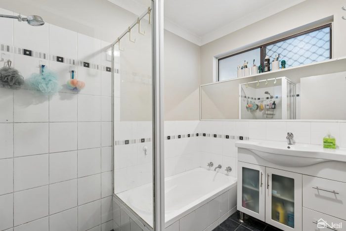 12 Patfield Pl, Kelmscott WA 6111, Australia