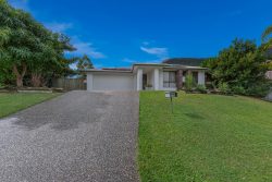 5 Pearl St, Cannonvale QLD 4802, Australia