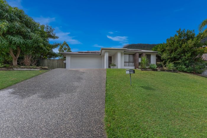 5 Pearl St, Cannonvale QLD 4802, Australia