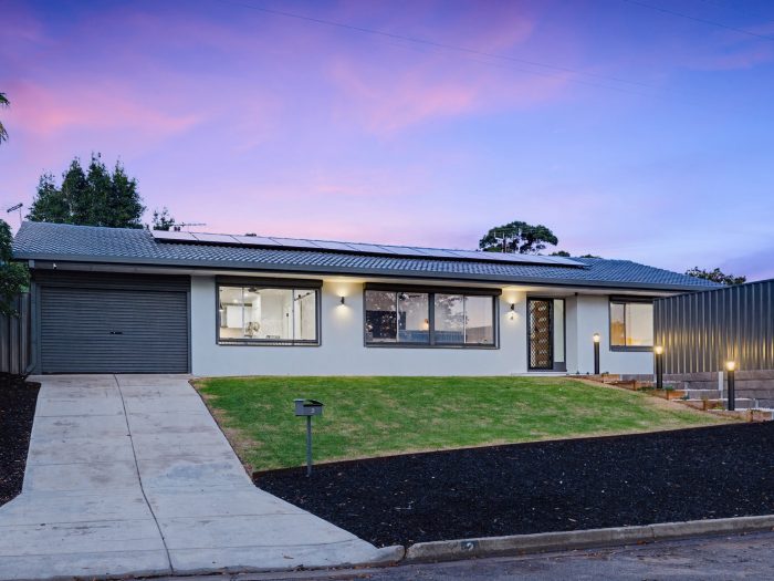 2 Pinchbeck St, Morphett Vale SA 5162, Australia