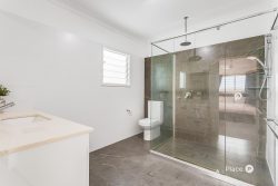 22 Long St, Clontarf QLD 4019, Australia