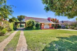 12 Bradshaw Cres, Manning WA 6152, Australia