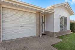 Unit 2/27 Parkview Dr, Glenvale QLD 4350, Australia