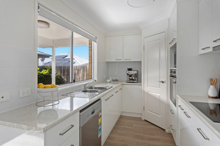 Unit 2/27 Parkview Dr, Glenvale QLD 4350, Australia