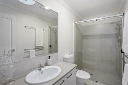 Unit 2/27 Parkview Dr, Glenvale QLD 4350, Australia