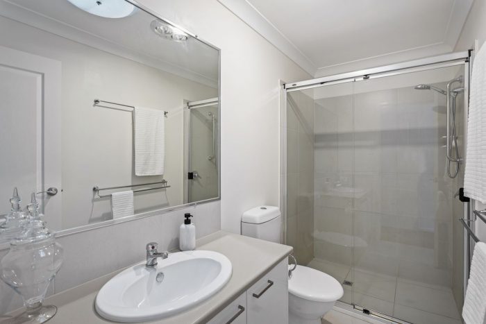 Unit 2/27 Parkview Dr, Glenvale QLD 4350, Australia
