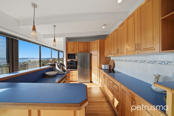 10 Reef Parade, Blackmans Bay TAS 7052, Australia