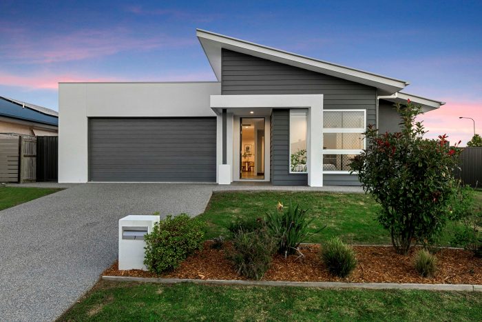 7 Richard Charles Dr, Kawungan QLD 4655, Australia