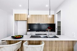 7 Richard Charles Dr, Kawungan QLD 4655, Australia