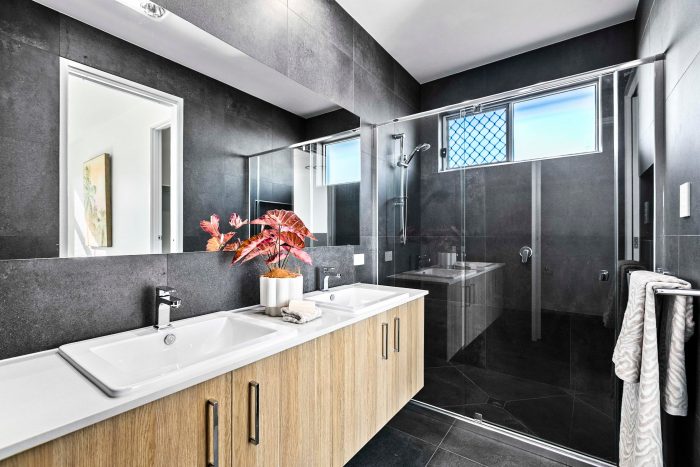 7 Richard Charles Dr, Kawungan QLD 4655, Australia