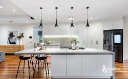652-654 Ringwood-Warrandyte Rd, Park Orchards VIC 3114, Australia