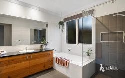 652-654 Ringwood-Warrandyte Rd, Park Orchards VIC 3114, Australia