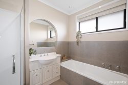 44 Shoreline Dr, Howrah TAS 7018, Australia