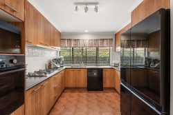84 Murphy St, Point Vernon QLD 4655, Australia
