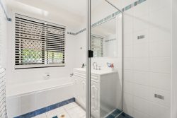 84 Murphy St, Point Vernon QLD 4655, Australia